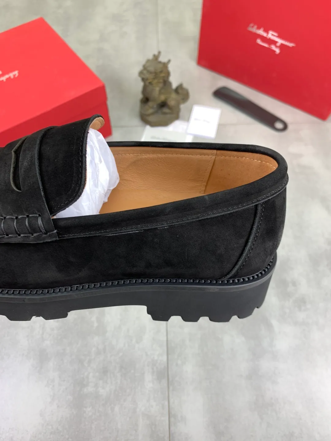 Men's shoes 💰P500 New model [Ferragamo/Ferragamo] Latest model Original imported calfskin, imported pigskin lining + original luxury metal buckle + original rubber outsole Soft and comfortable Size number: 38-44